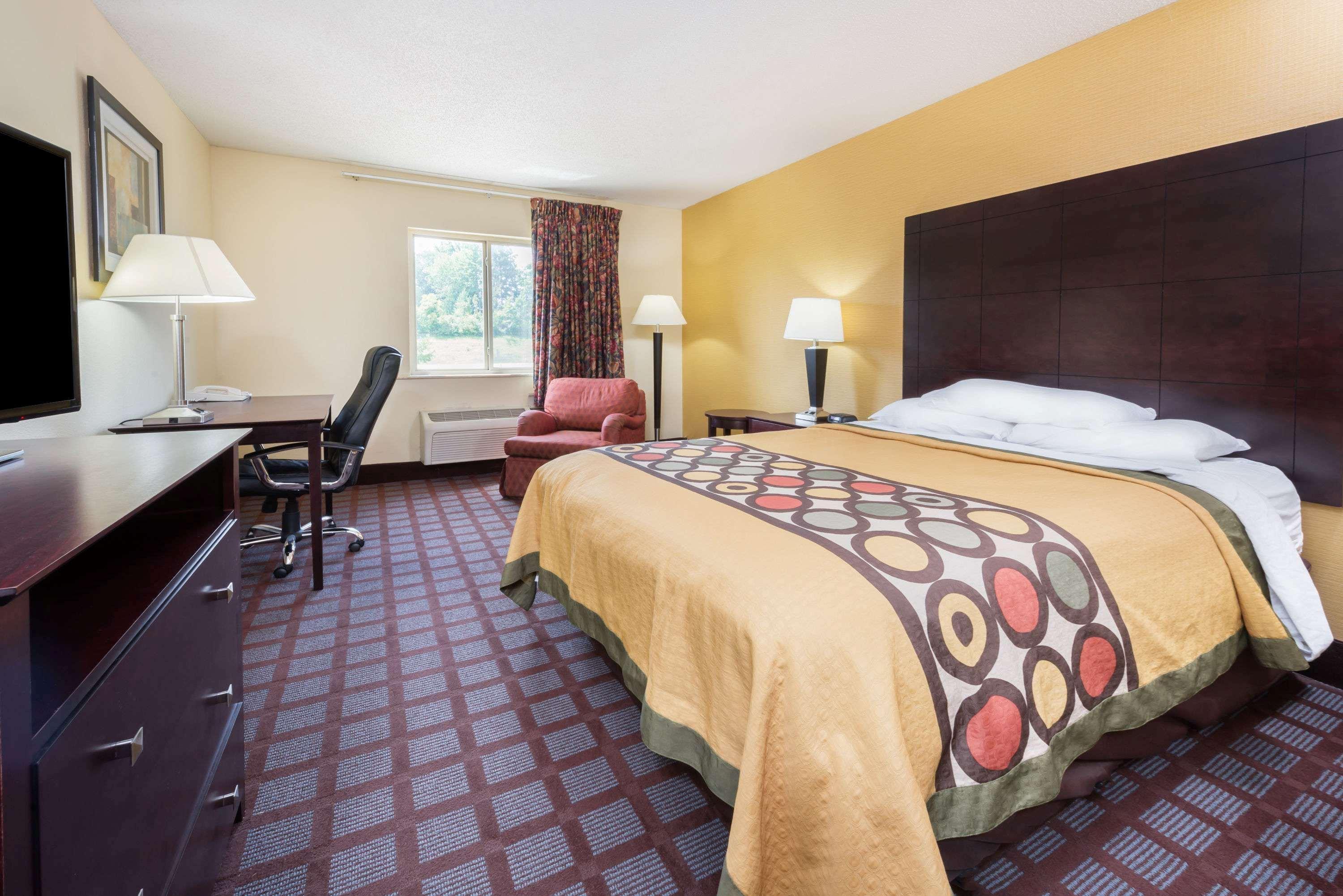 Super 8 By Wyndham Bloomington University Area Exterior photo